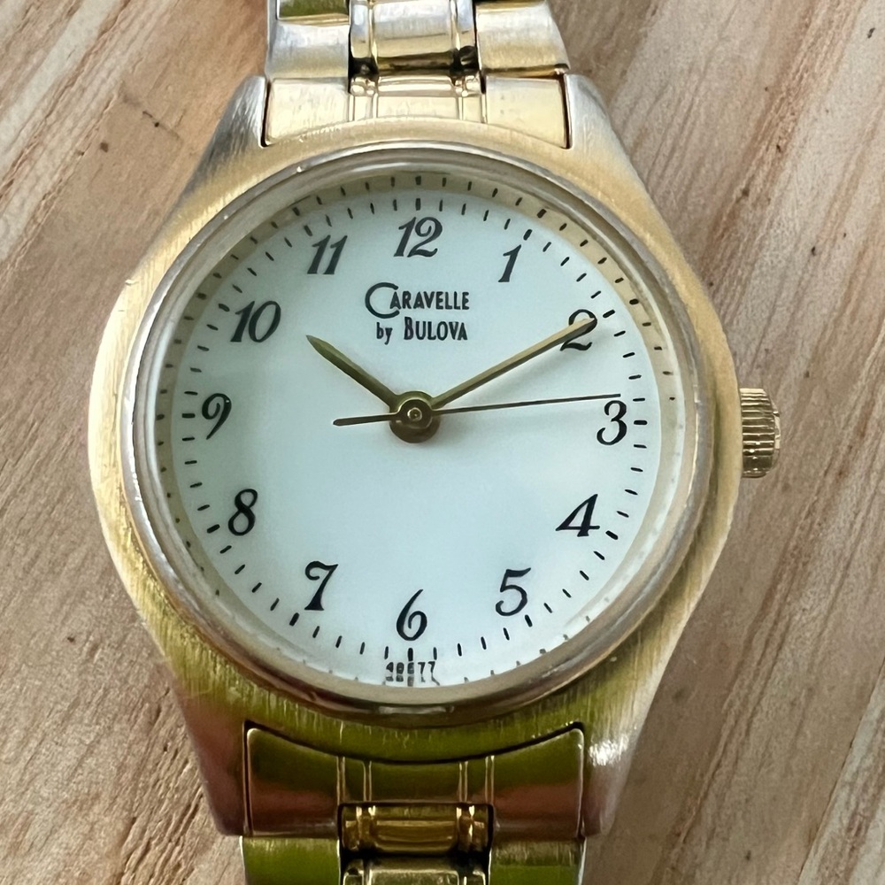 Caravelle by Bulova ladies gold tone classic dress watch NEW BATTERY
